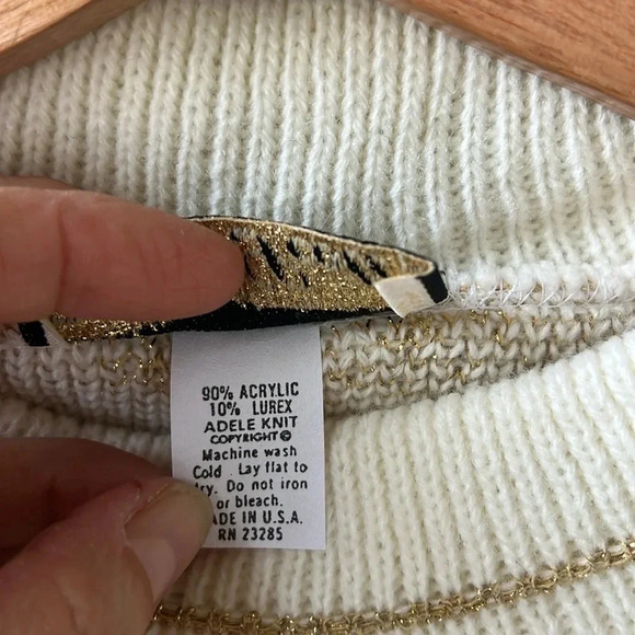 Vintage Dana Scott Like New Cream Sweater with Gold Rose Pattern. Size L - Picture 3 of 12